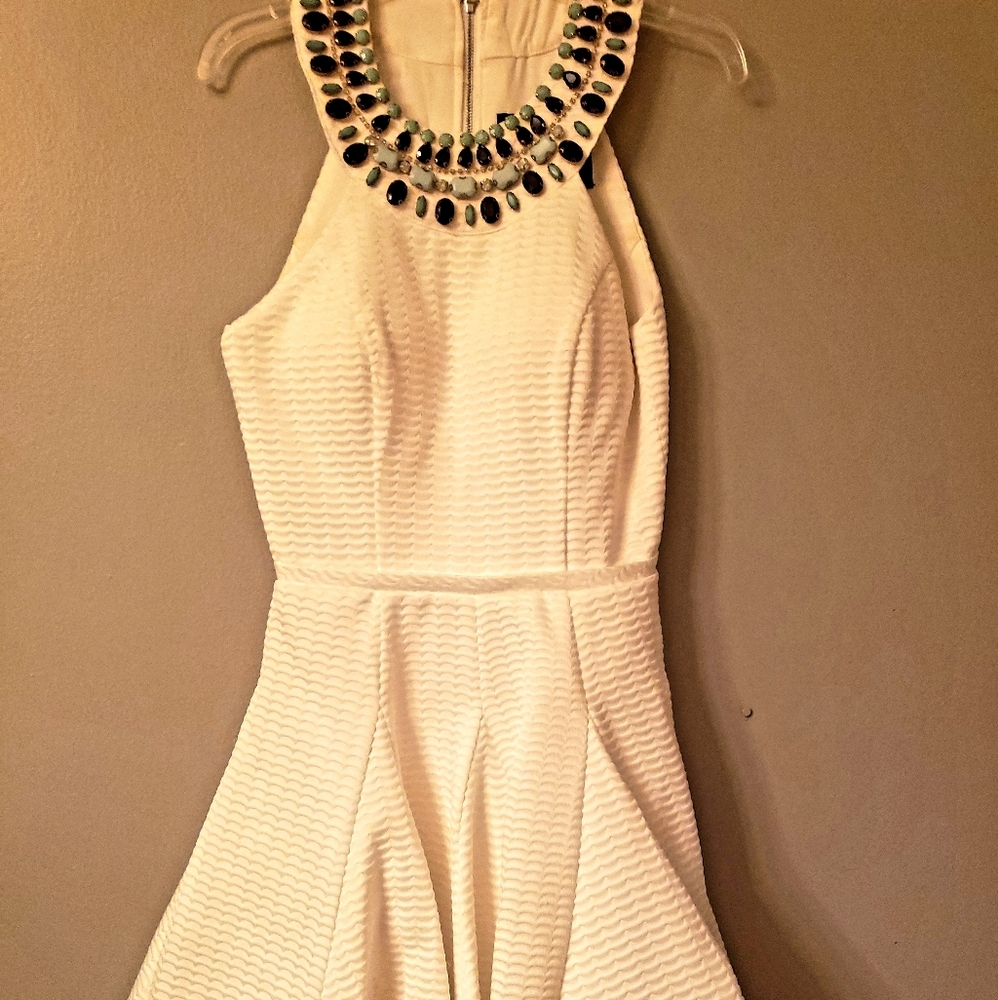 Classic,short white dress-high, jeweled neck Sz 0